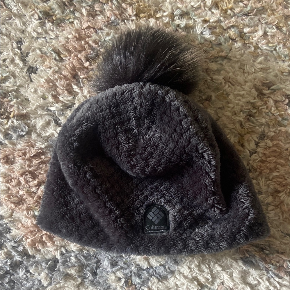 Columbia Gray Faux Fur Pom Beanie